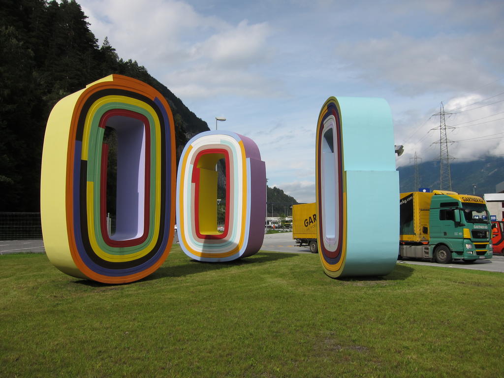 2010, Beton, gegossen und beschichtet mit Sikagard Elastic, ca. 500 × 300 × 125cm
