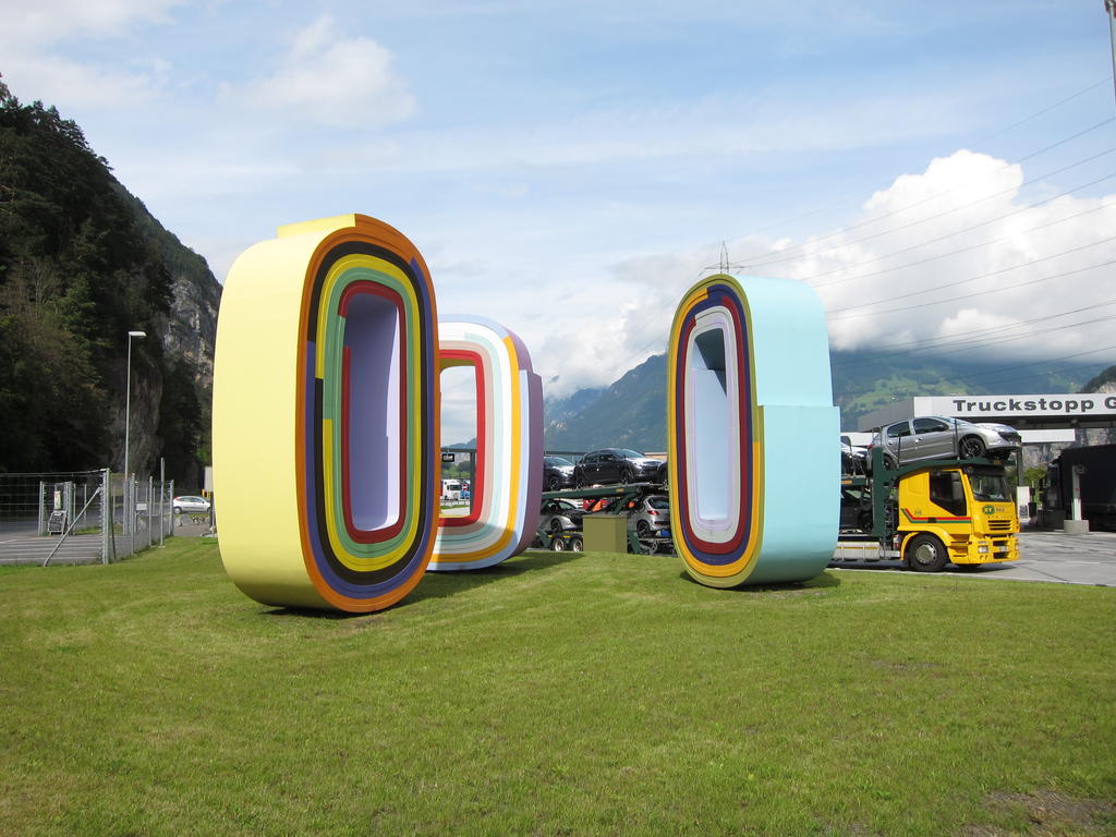 2010, Beton, gegossen und beschichtet mit Sikagard Elastic, ca. 500 × 300 × 125cm