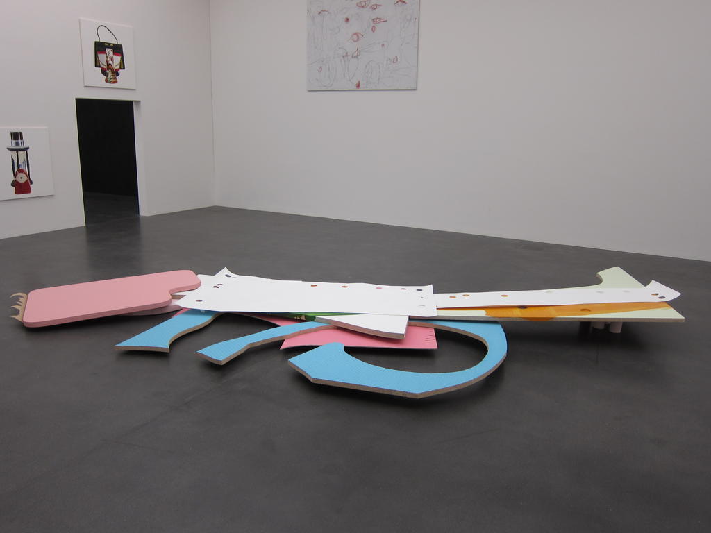 2010, Acryl und Dispersion auf Spanplatte und Sperrholz, Papier, ca. 600 × 200 cm