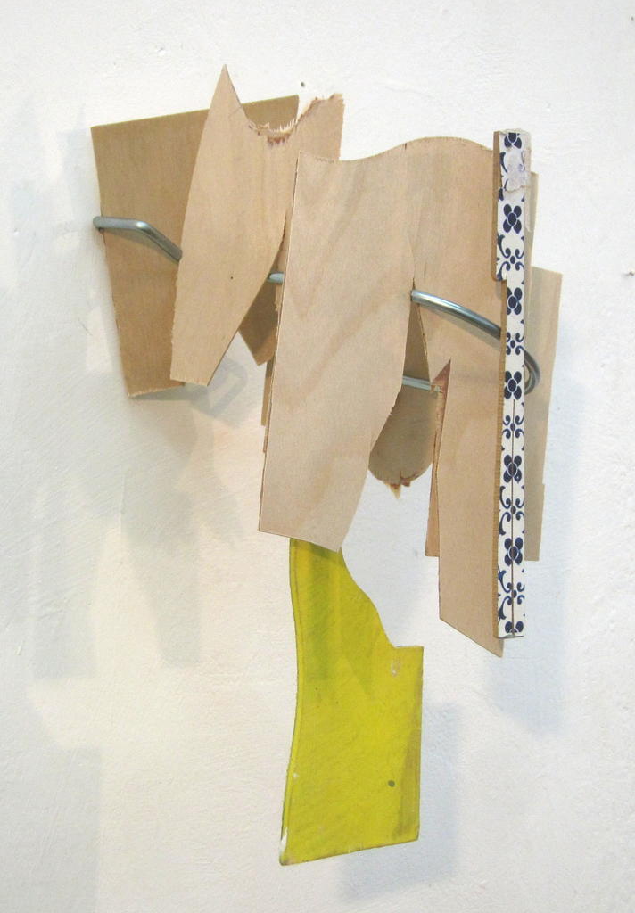 2014, Acryl auf MDF, Verchromte Stahldraht, Sperrholz, Papier, 33 × 19 × 18cm